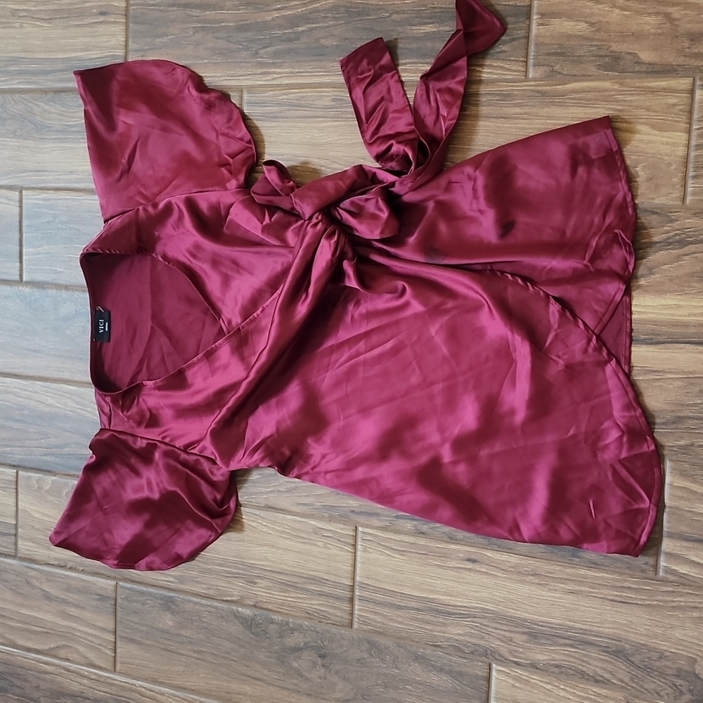 VICI WINE/BURGANDY COLOR WRAP DRESS SIZE SMALL.